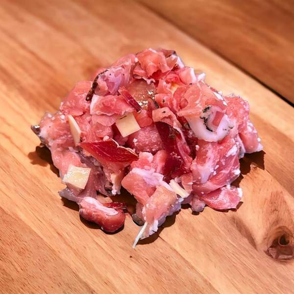Straccetti di suino, provola e speck